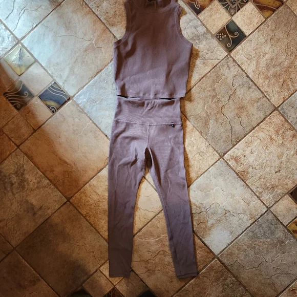 Athleta X Alicia Keys Elation Ribbed Tight In Taupe. Size S. EUC.#988849 - Picture 6 of 6